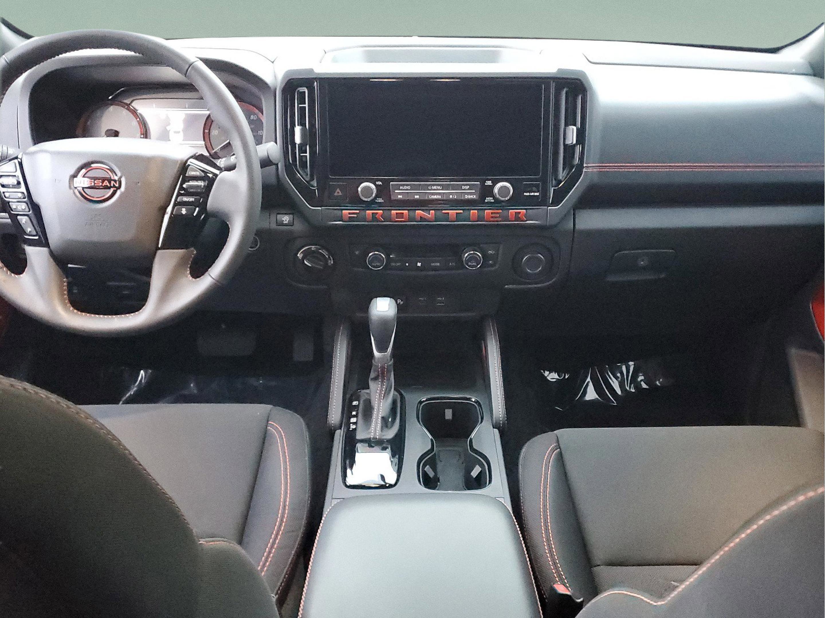 Used 2025 Nissan Frontier PRO-4X image 12