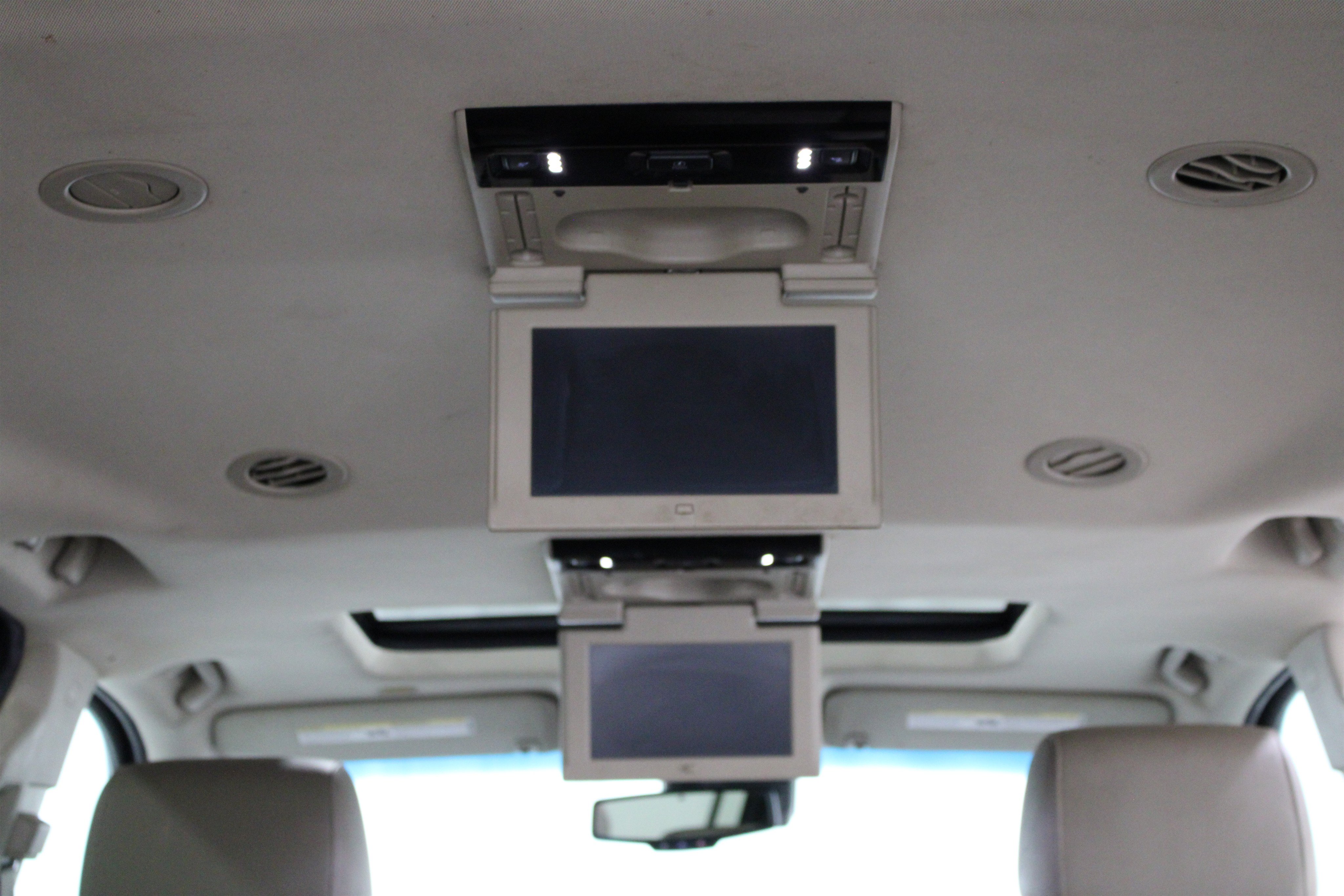 Used 2015 Chevrolet Suburban LT AWD/4WD image 23