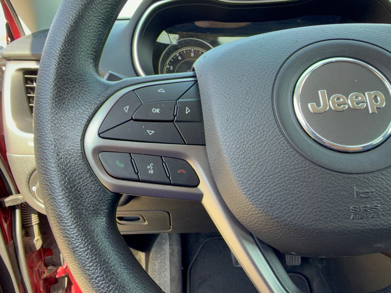 Used 2019 Jeep Cherokee Latitude w/ Popular Appearance Group AWD/4WD image 18