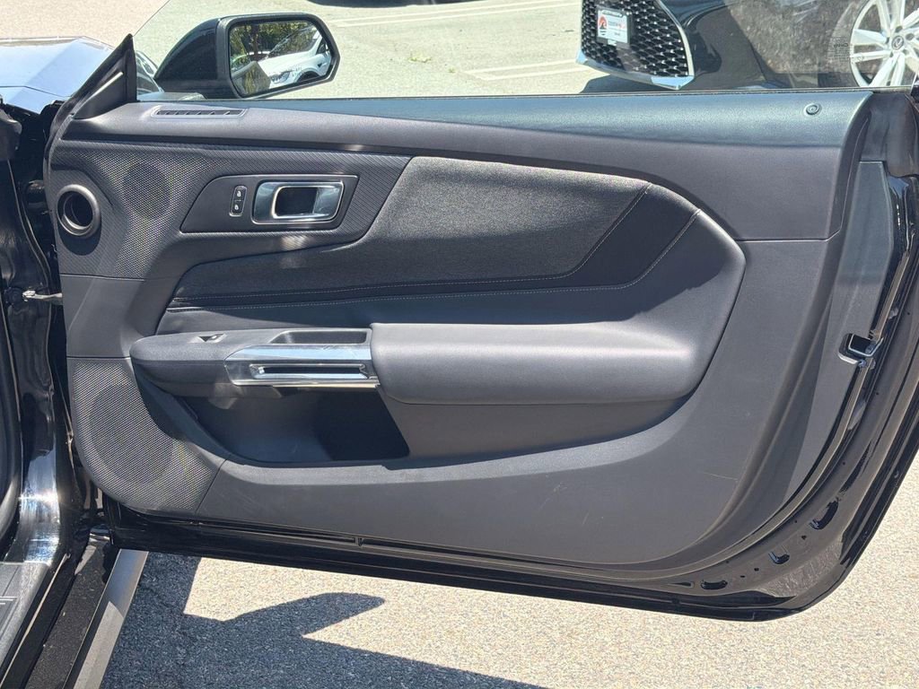 Used 2025 Ford Mustang Convertible RWD image 26