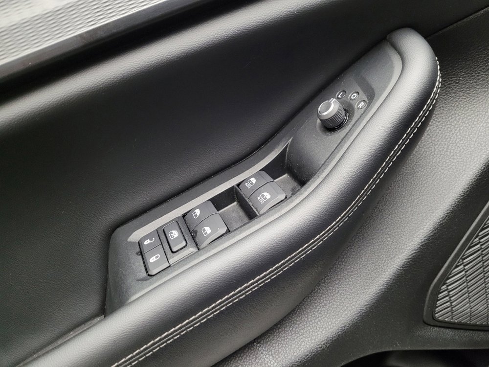 Used 2024 Jeep Grand Cherokee Laredo RWD image 27