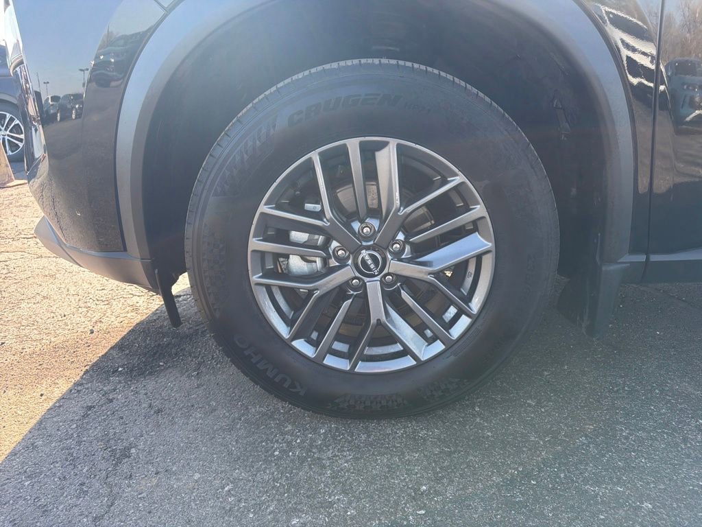 Used 2023 Nissan Rogue S image 29