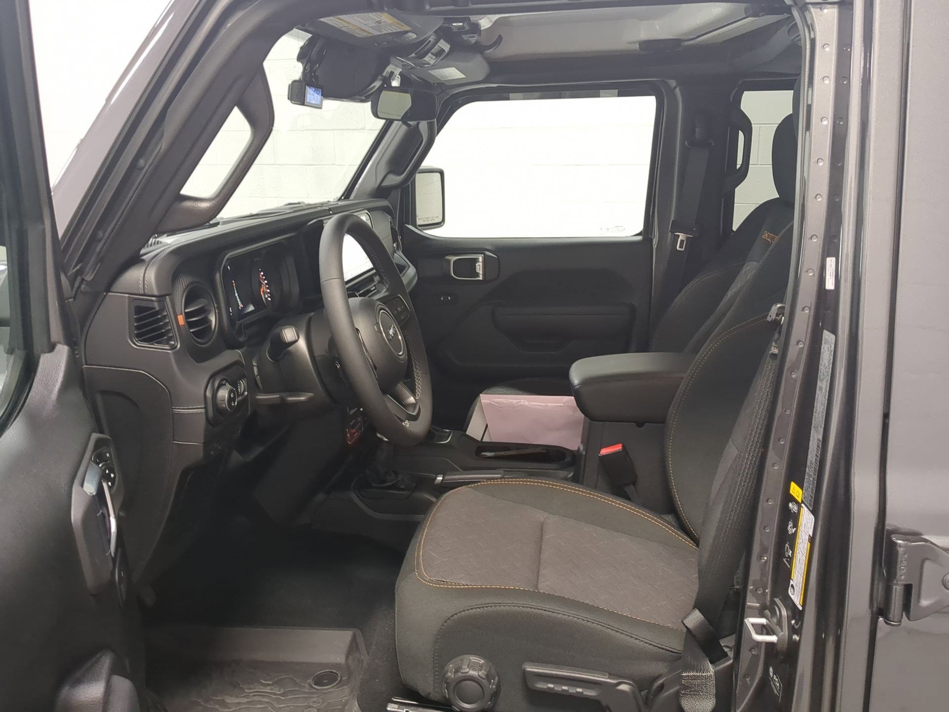 Certified 2025 Jeep Gladiator Mojave w/ Convenience Group image 17