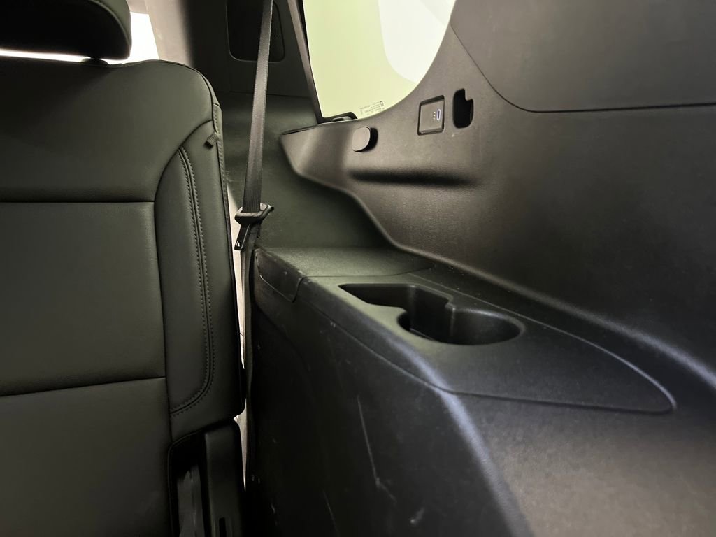 Used 2025 Chevrolet Tahoe LT image 32