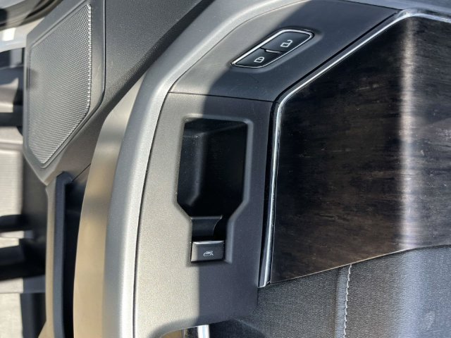 Used 2022 Ford F150 Lariat w/ FX4 Off-Road Package AWD/4WD image 18