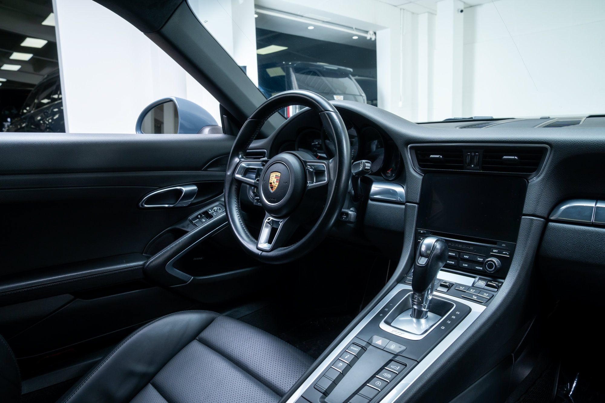 Used 2017 Porsche 911 Carrera RWD image 10