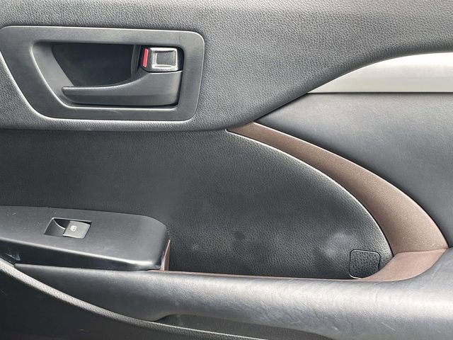 Used 2017 Toyota Highlander Plus image 15