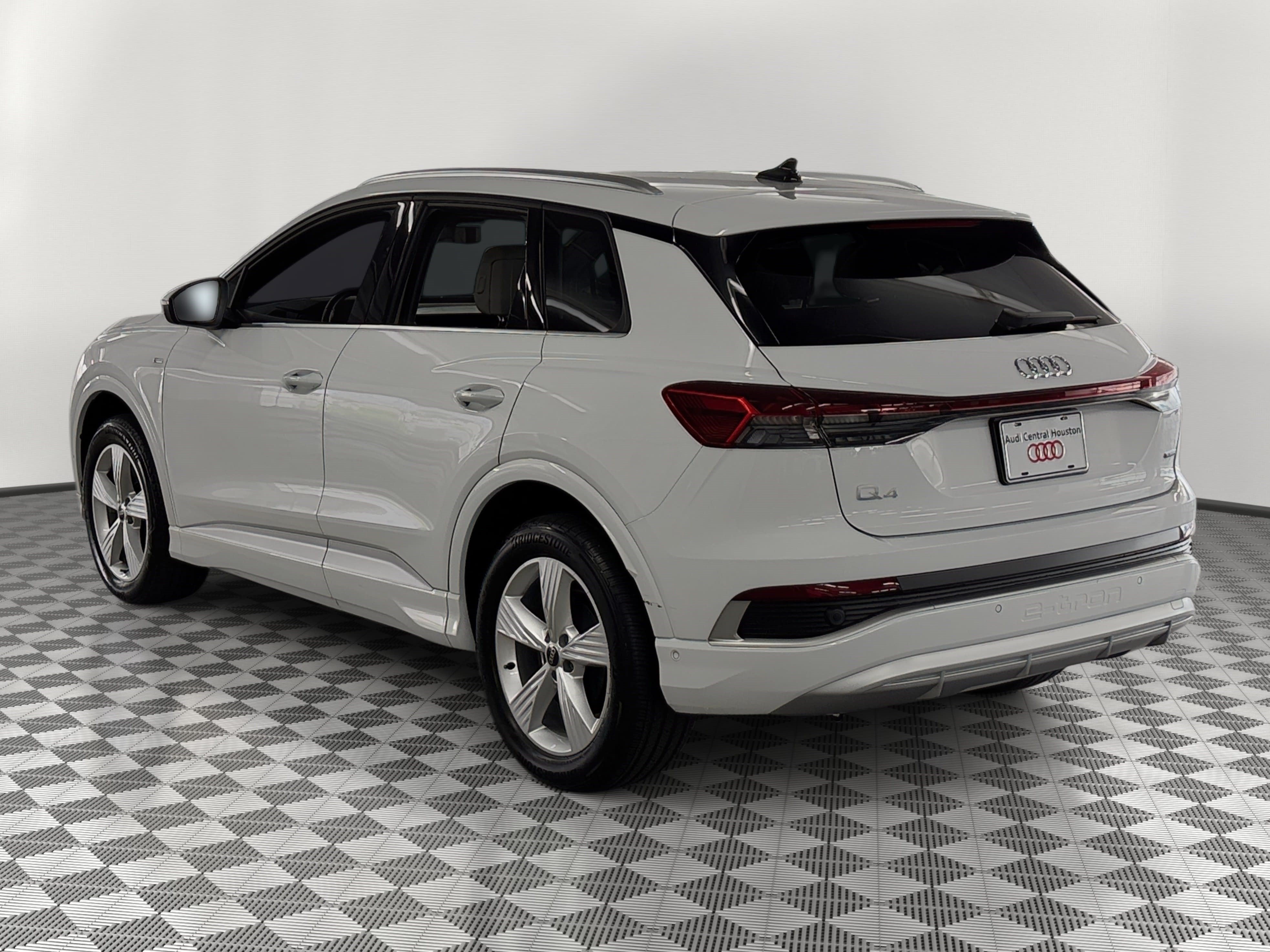 Used 2024 Audi Q4 e-tron Prestige AWD/4WD image 3