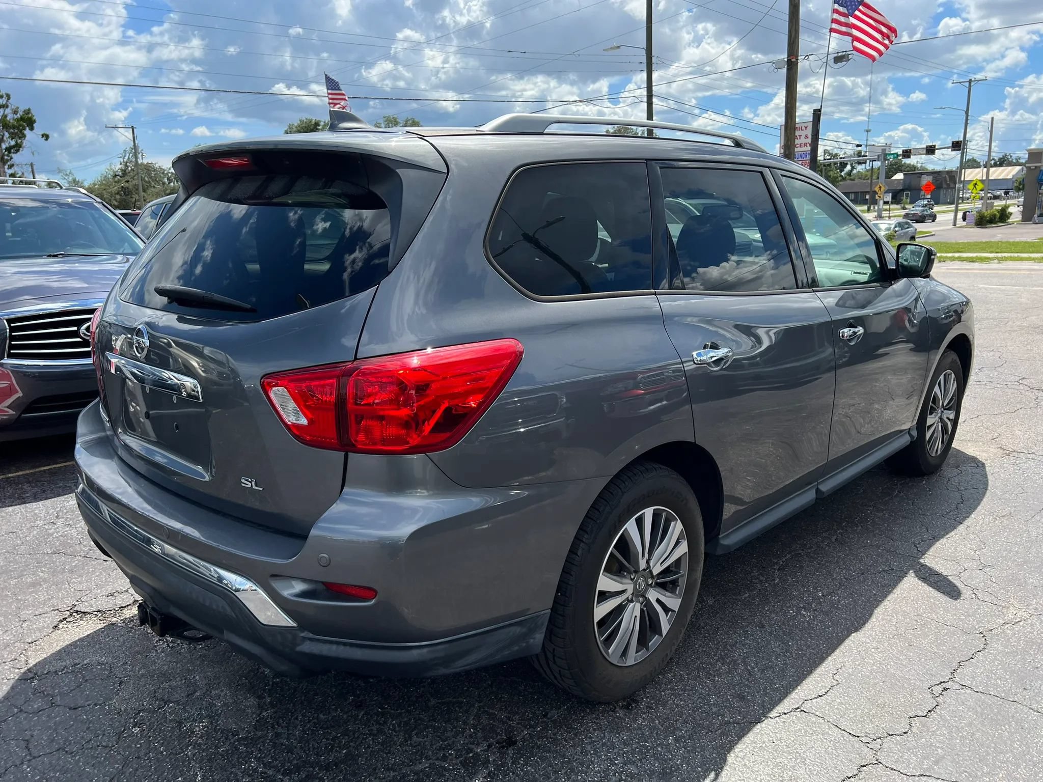 Used 2019 Nissan Pathfinder SL FWD image 5