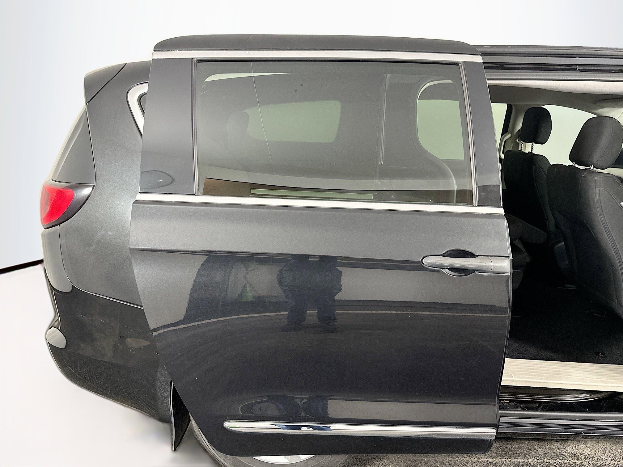 Used 2018 Chrysler Pacifica L image 29