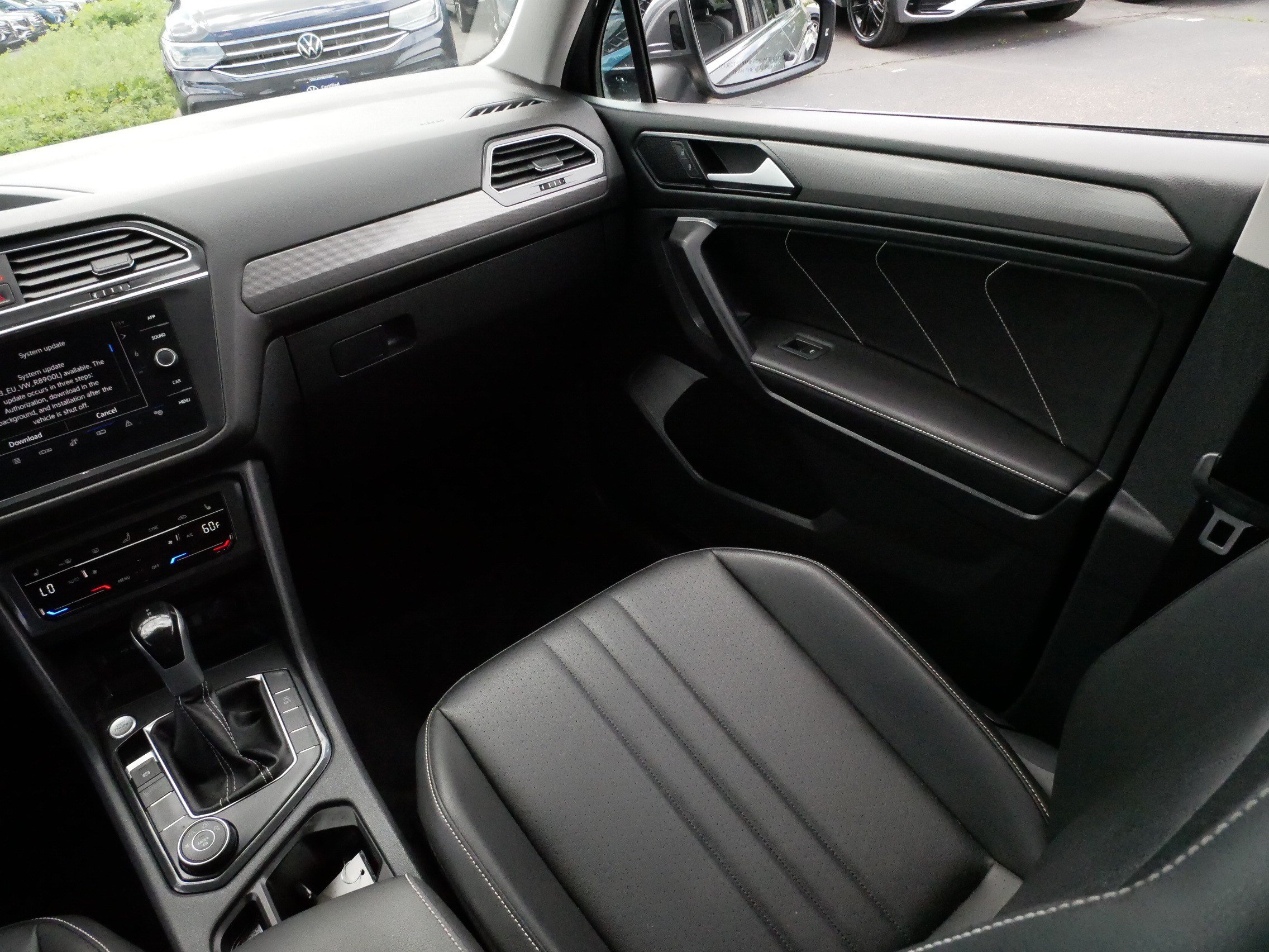Certified 2023 Volkswagen Tiguan SE w/ Panoramic Sunroof Package AWD/4WD image 11