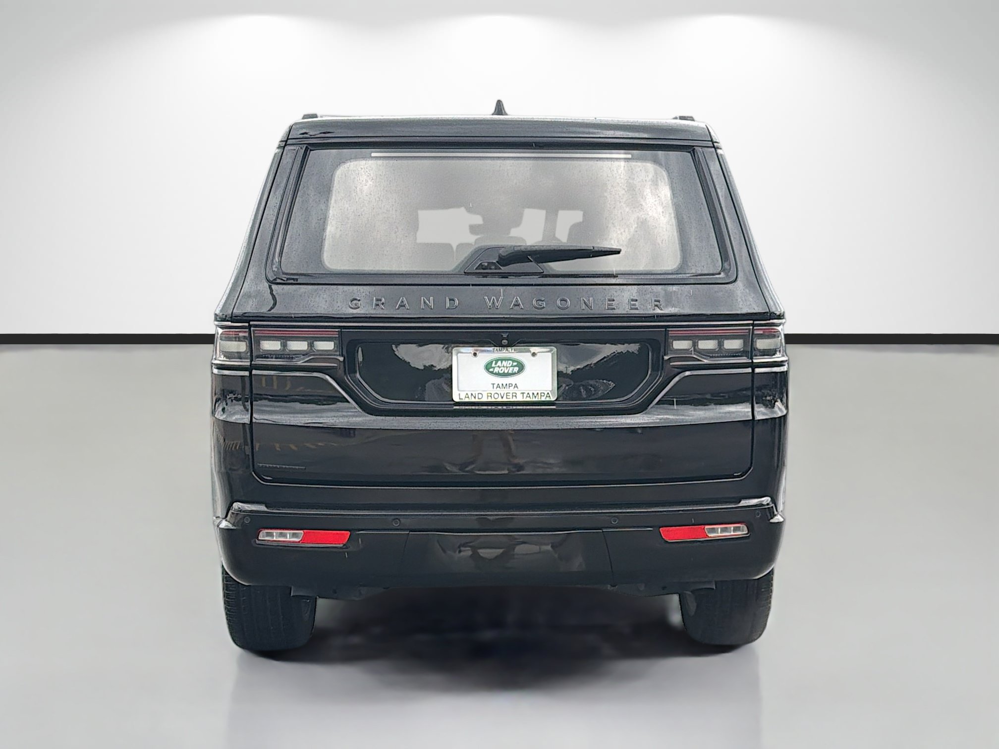 Used 2023 Jeep Grand Wagoneer Series III w/ Rear Seat Video Group 1 AWD/4WD image 4