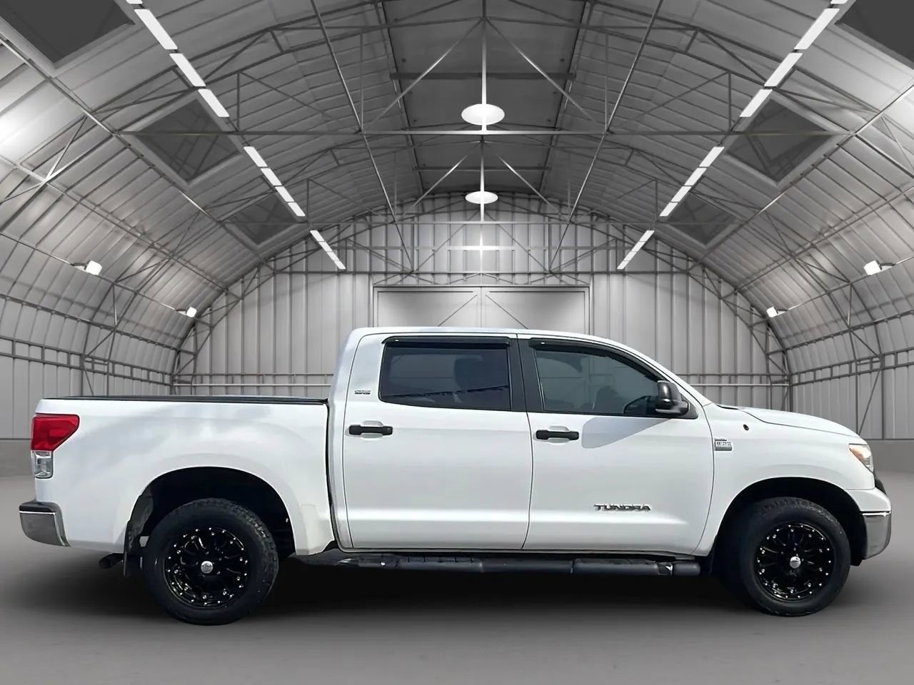 Used 2011 Toyota Tundra 4x4 CrewMax image 6