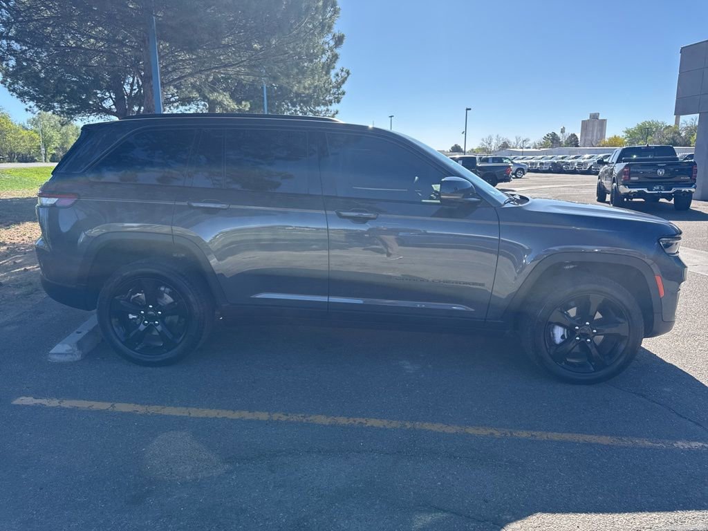 Used 2025 Jeep Grand Cherokee Limited w/ Black Appearance Package AWD/4WD image 6