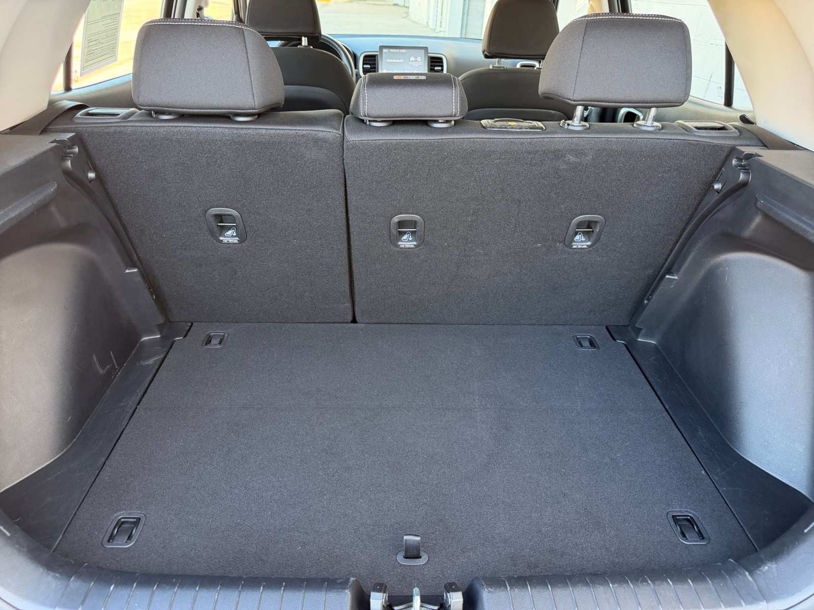 Used 2025 Hyundai Venue SEL FWD image 31