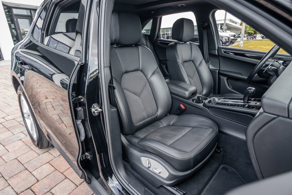 Used 2022 Porsche Macan image 32