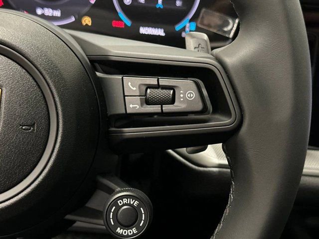 Certified 2025 Porsche Cayenne Coupe image 31