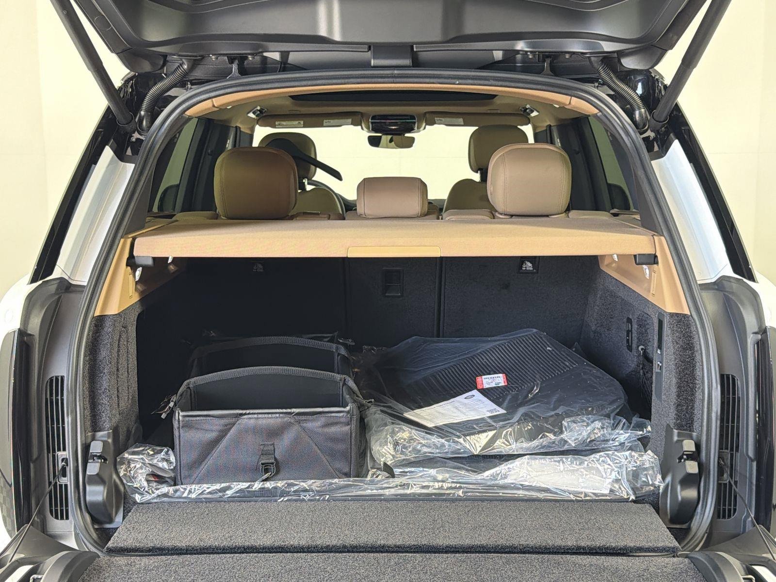 New 2025 Land Rover Range Rover SE image 29