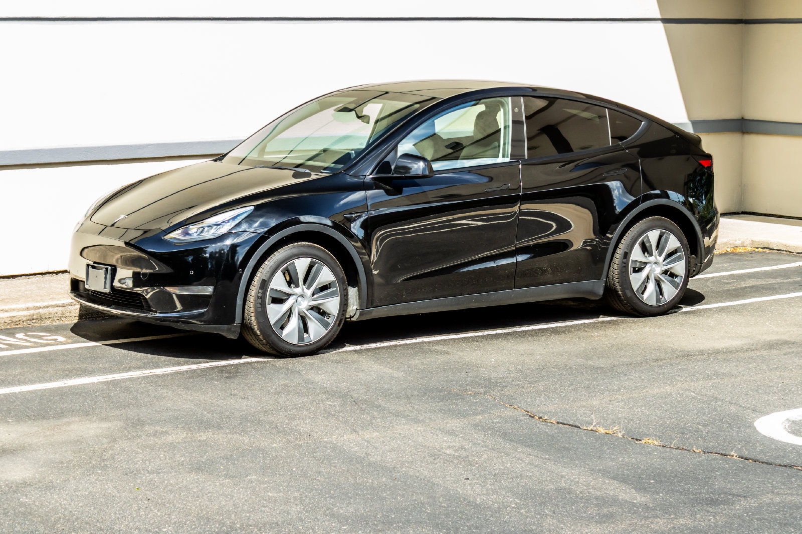 Used 2022 Tesla Model Y Long Range AWD/4WD image 3