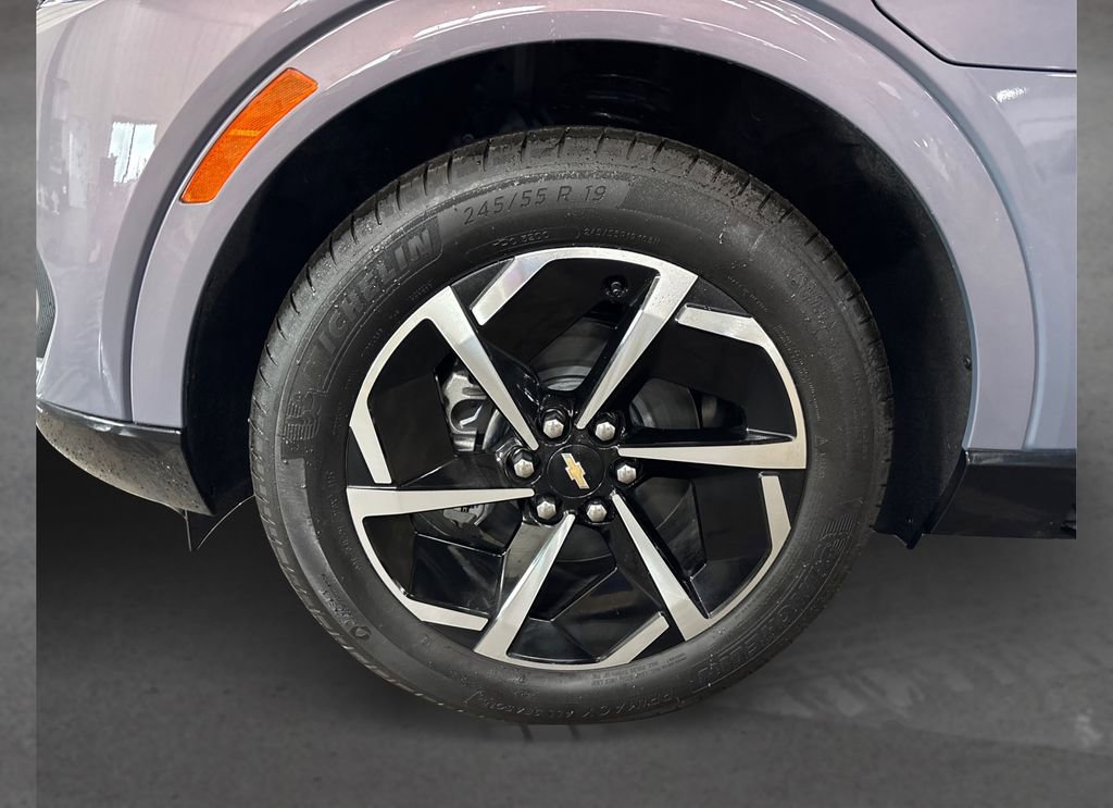 Used 2025 Chevrolet Equinox EV LT image 12