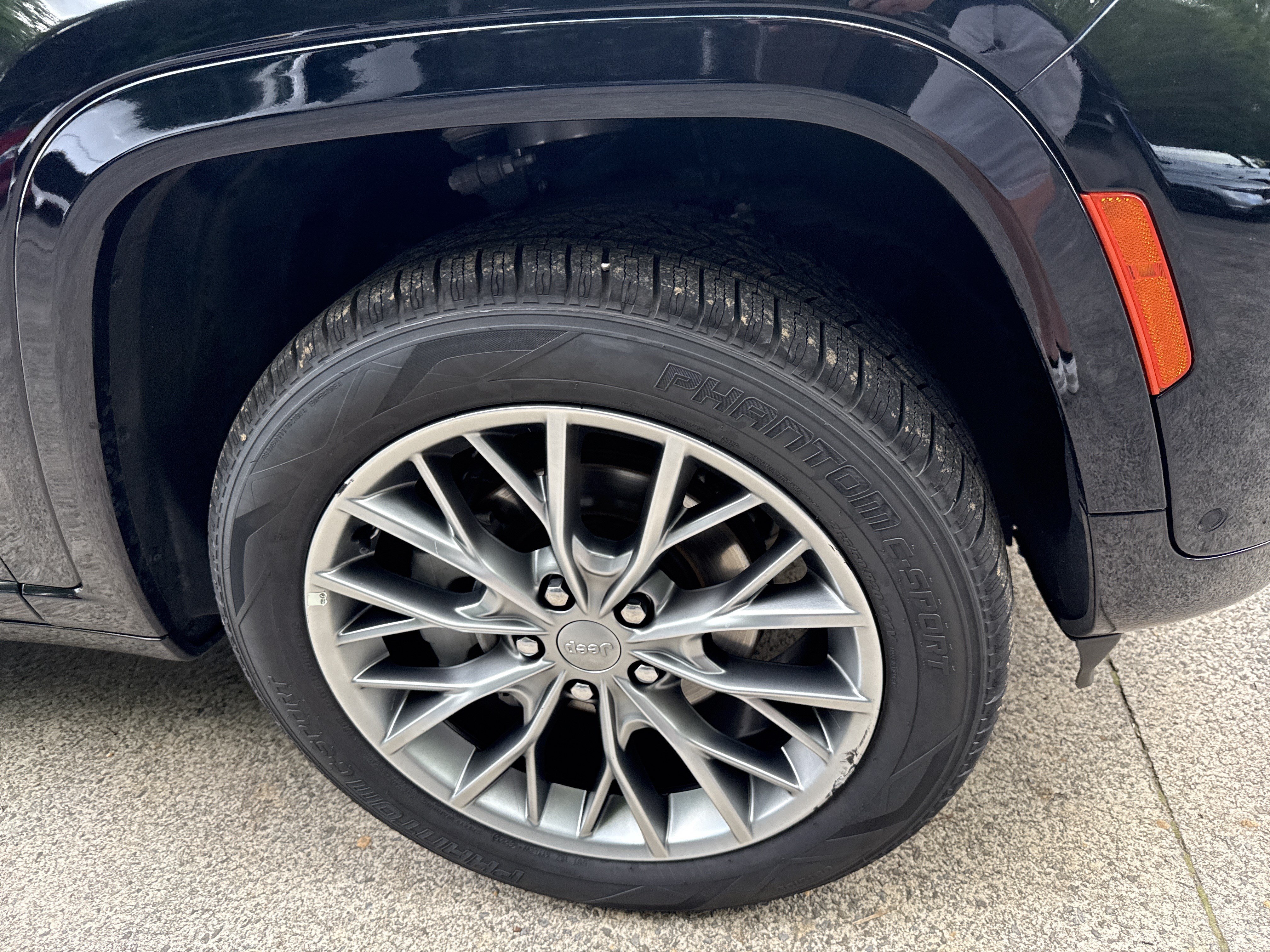 Used 2025 Jeep Grand Cherokee Summit AWD/4WD image 12