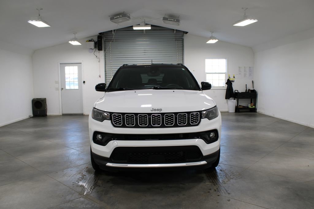 Used 2024 Jeep Compass Limited image 3