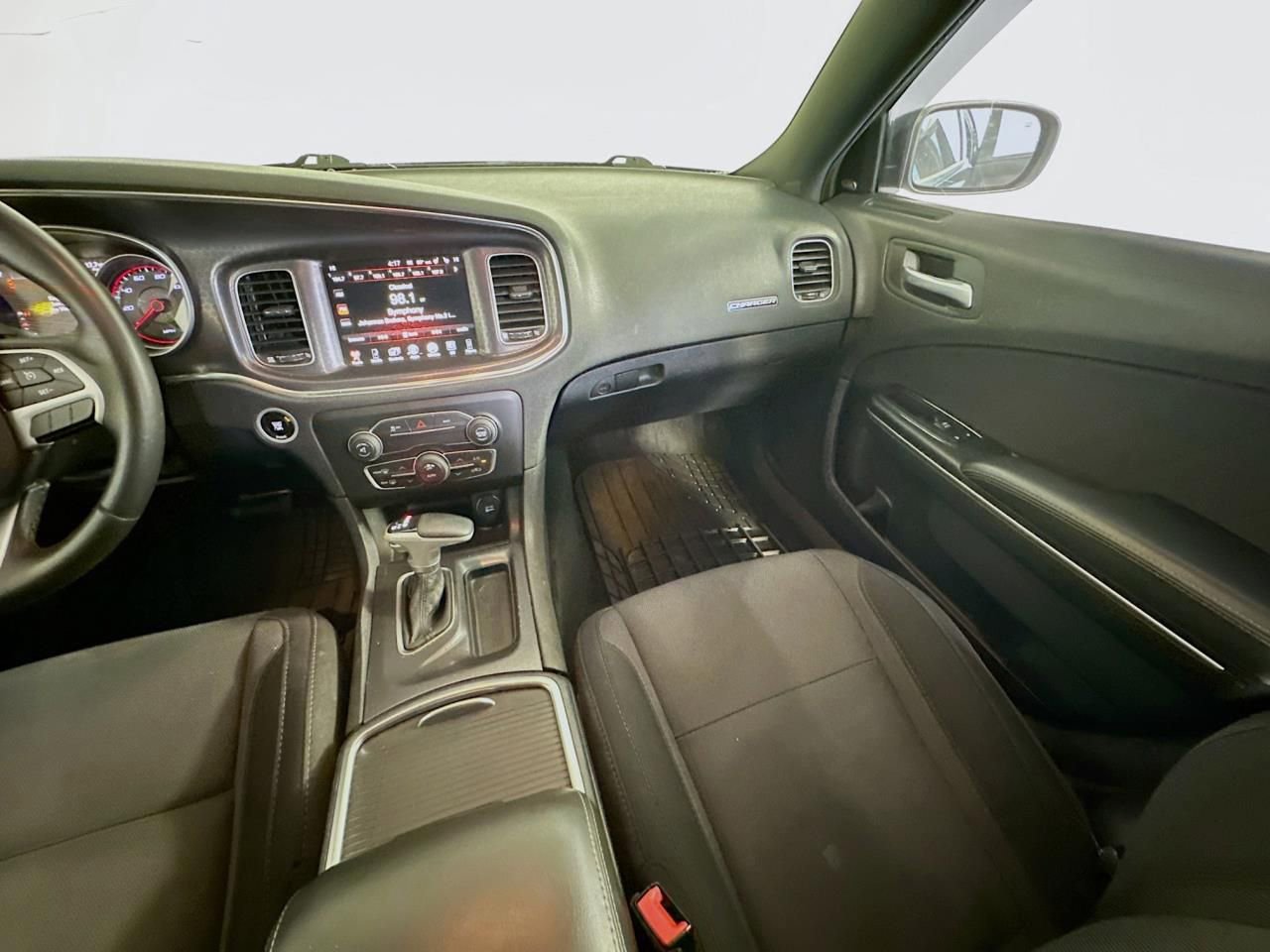 Used 2016 Dodge Charger SXT RWD image 12