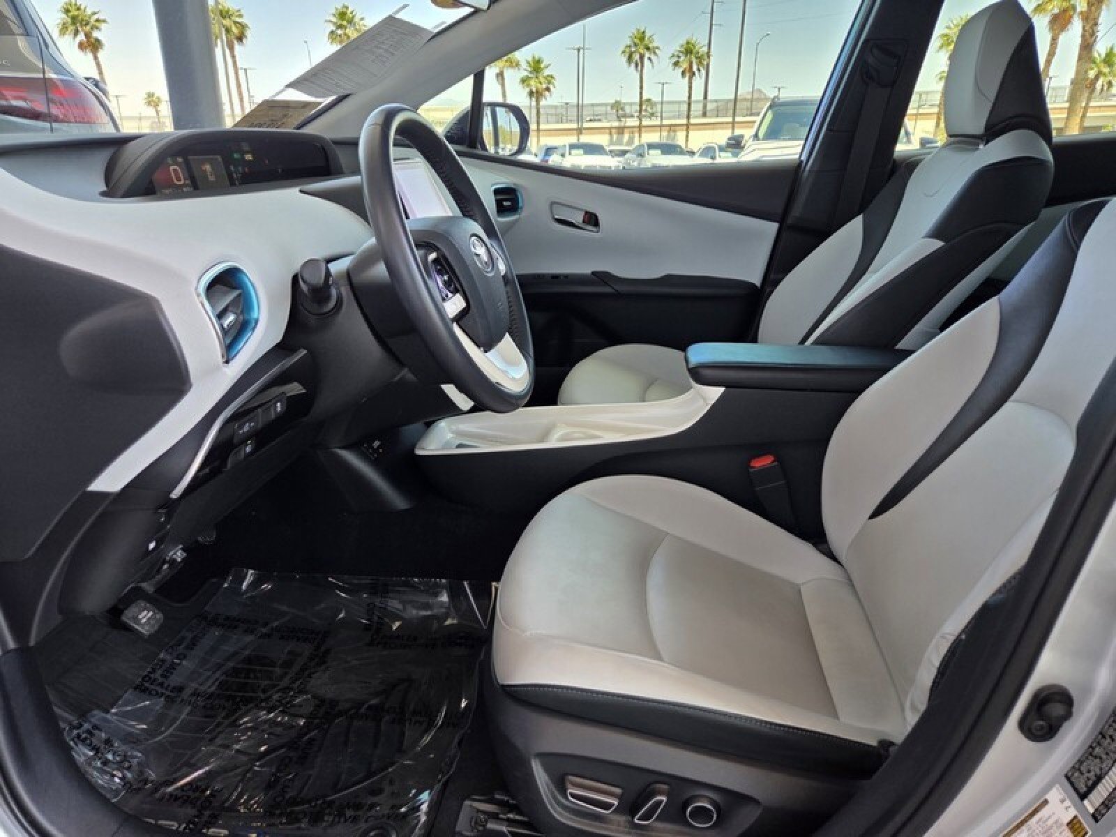 Used 2017 Toyota Prius Prime Premium FWD image 13