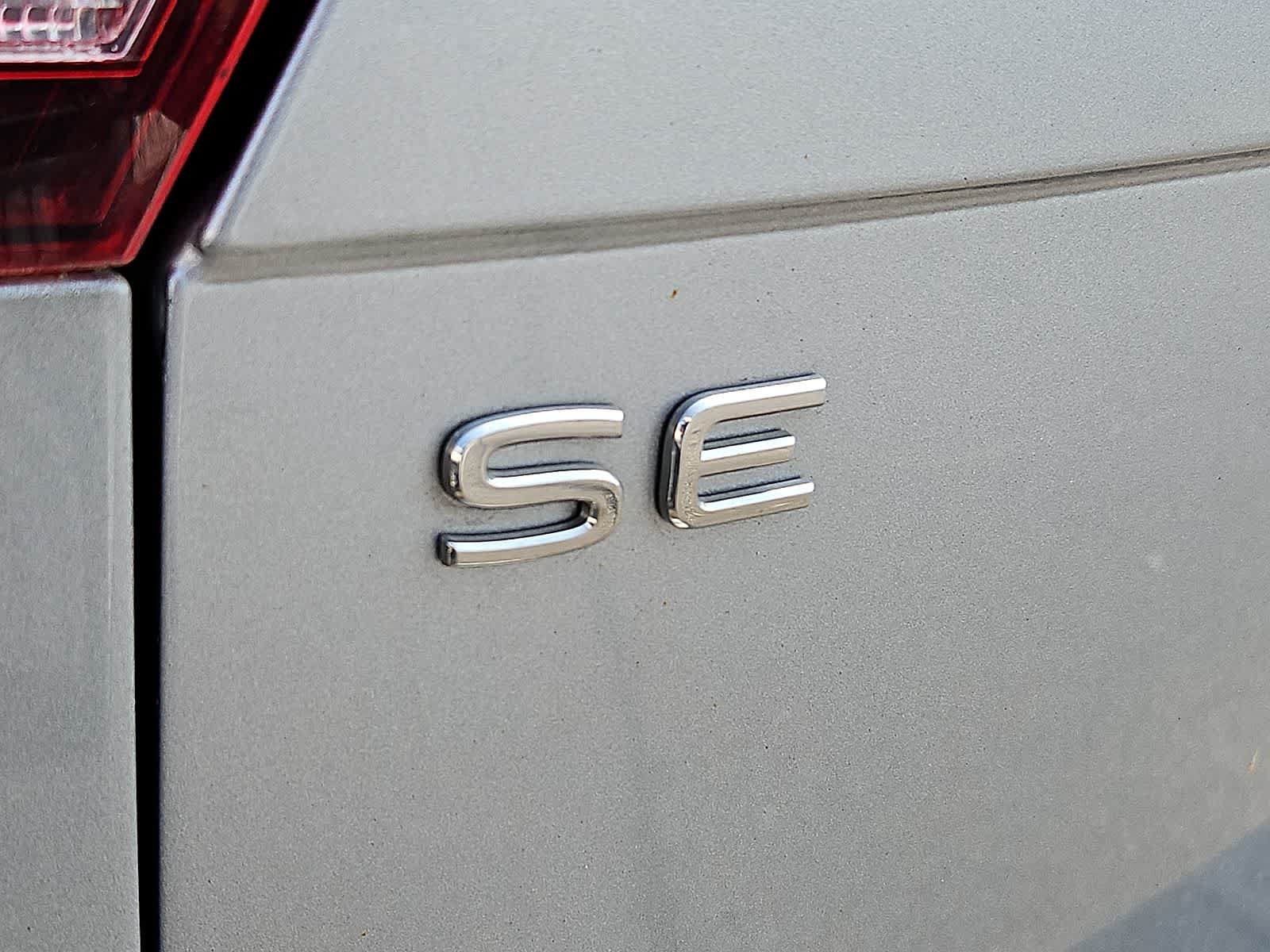 Used 2024 Volkswagen Tiguan SE R-Line AWD/4WD image 5