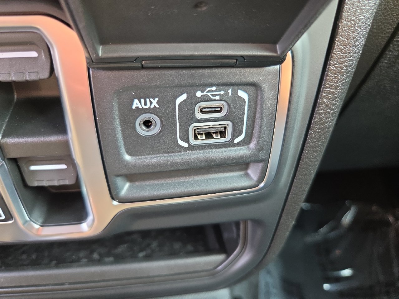 New 2026 Jeep Wrangler Unlimited Sahara AWD/4WD image 27