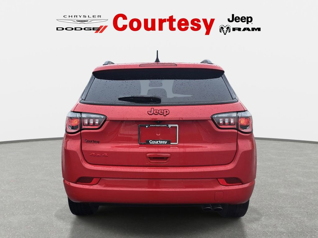 Certified 2022 Jeep Compass Limited image 6