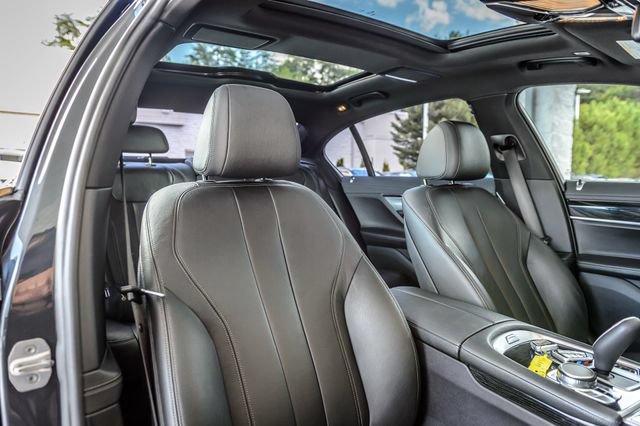 Used 2019 BMW 740i w/ M Sport Package RWD image 39