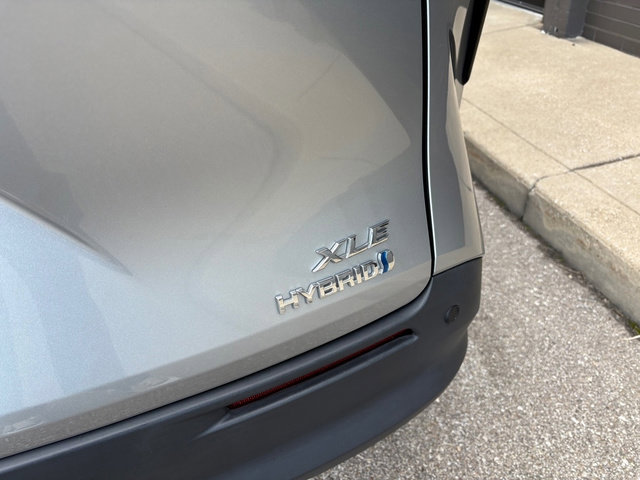 Used 2022 Toyota Sienna XLE image 42