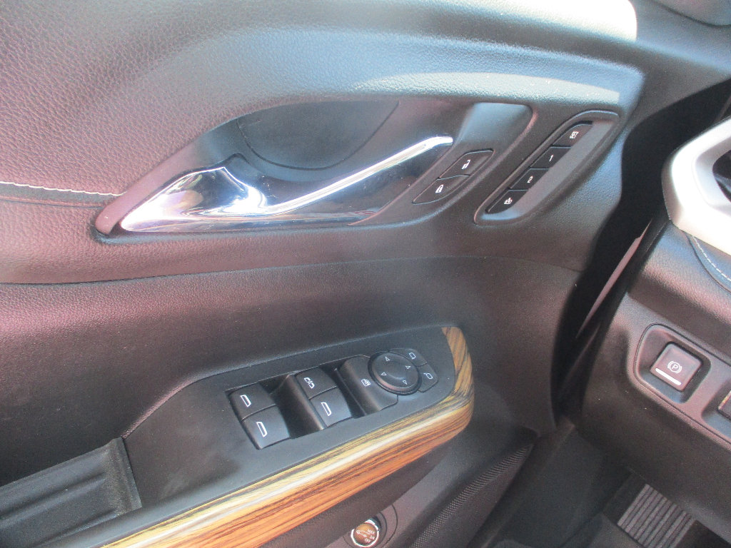Used 2019 GMC Acadia Denali w/ Technology Package FWD image 17