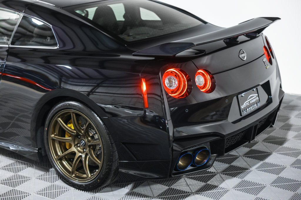 Used 2024 Nissan GT-R w/ Floor Mat Package AWD/4WD image 16