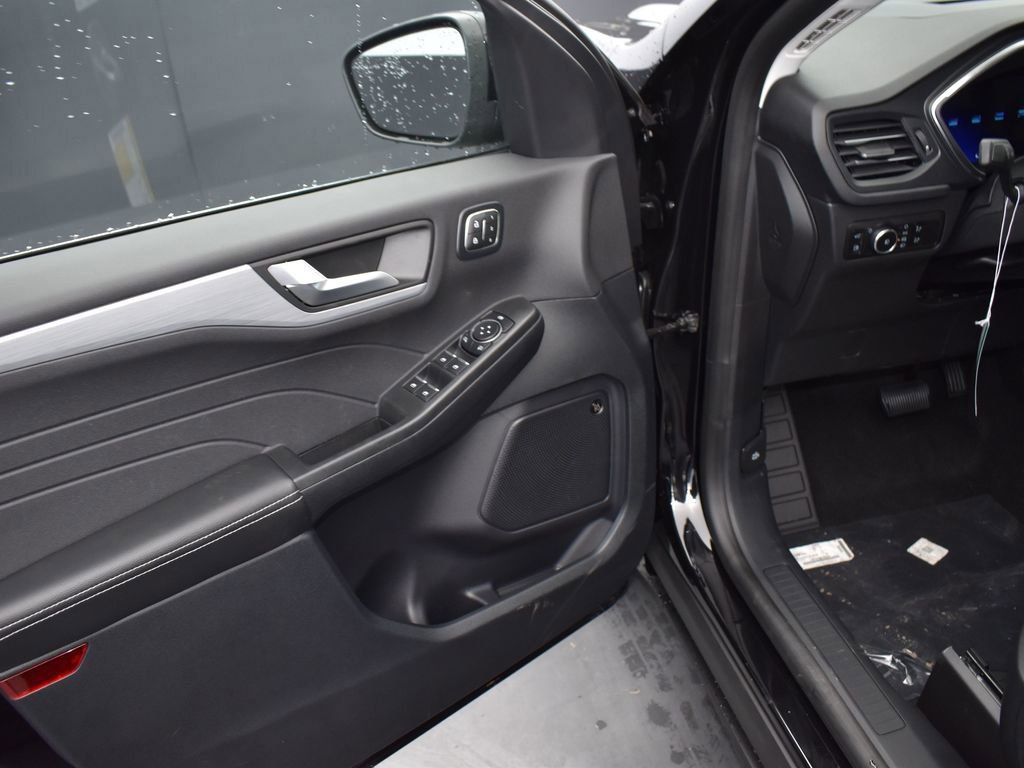 New 2025 Ford Escape SE w/ PHEV Premium Package FWD image 10