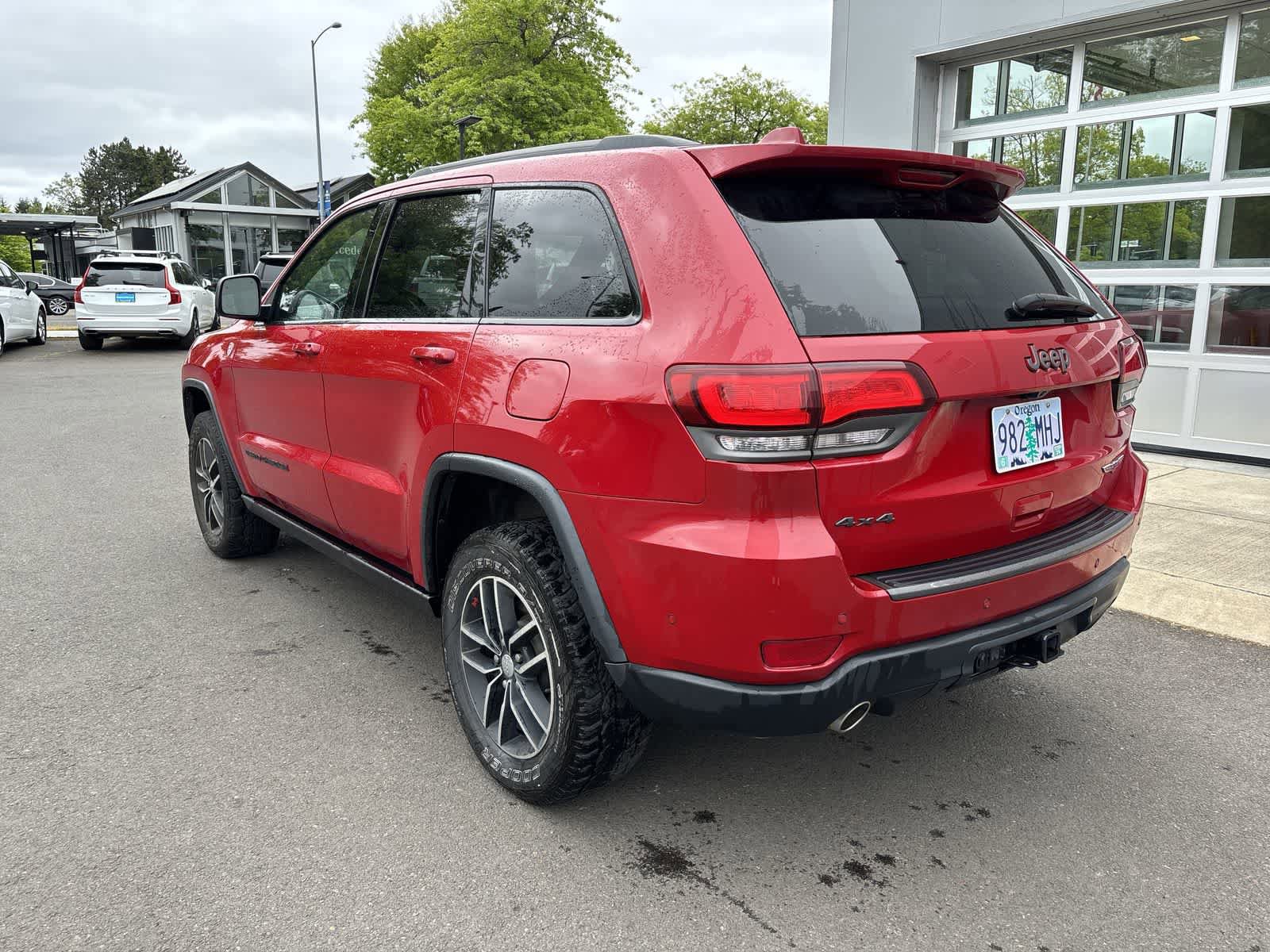 Used 2017 Jeep Grand Cherokee Trailhawk w/ Trailhawk Luxury Group AWD/4WD image 3