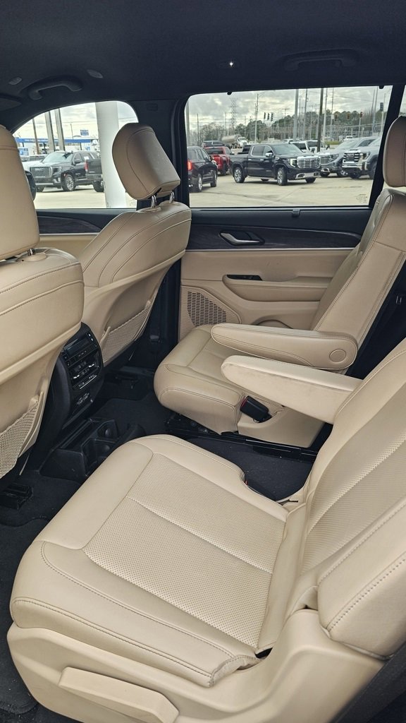 Used 2023 Jeep Grand Cherokee L Limited w/ Luxury Tech Group II image 6