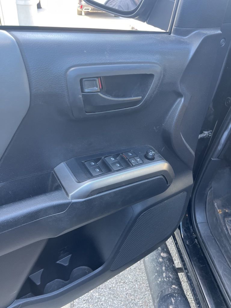 Used 2022 Toyota Tacoma SR5 w/ Technology Package RWD image 15