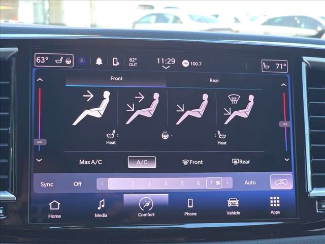 Used 2023 Chrysler Pacifica Touring-L FWD image 17