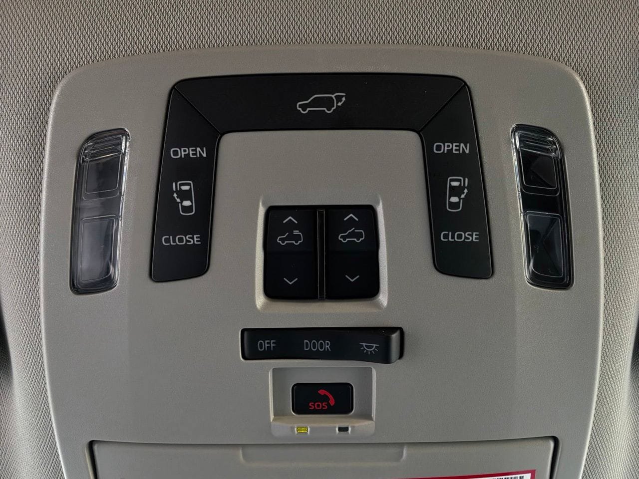 Used 2026 Toyota Sienna XLE FWD image 20