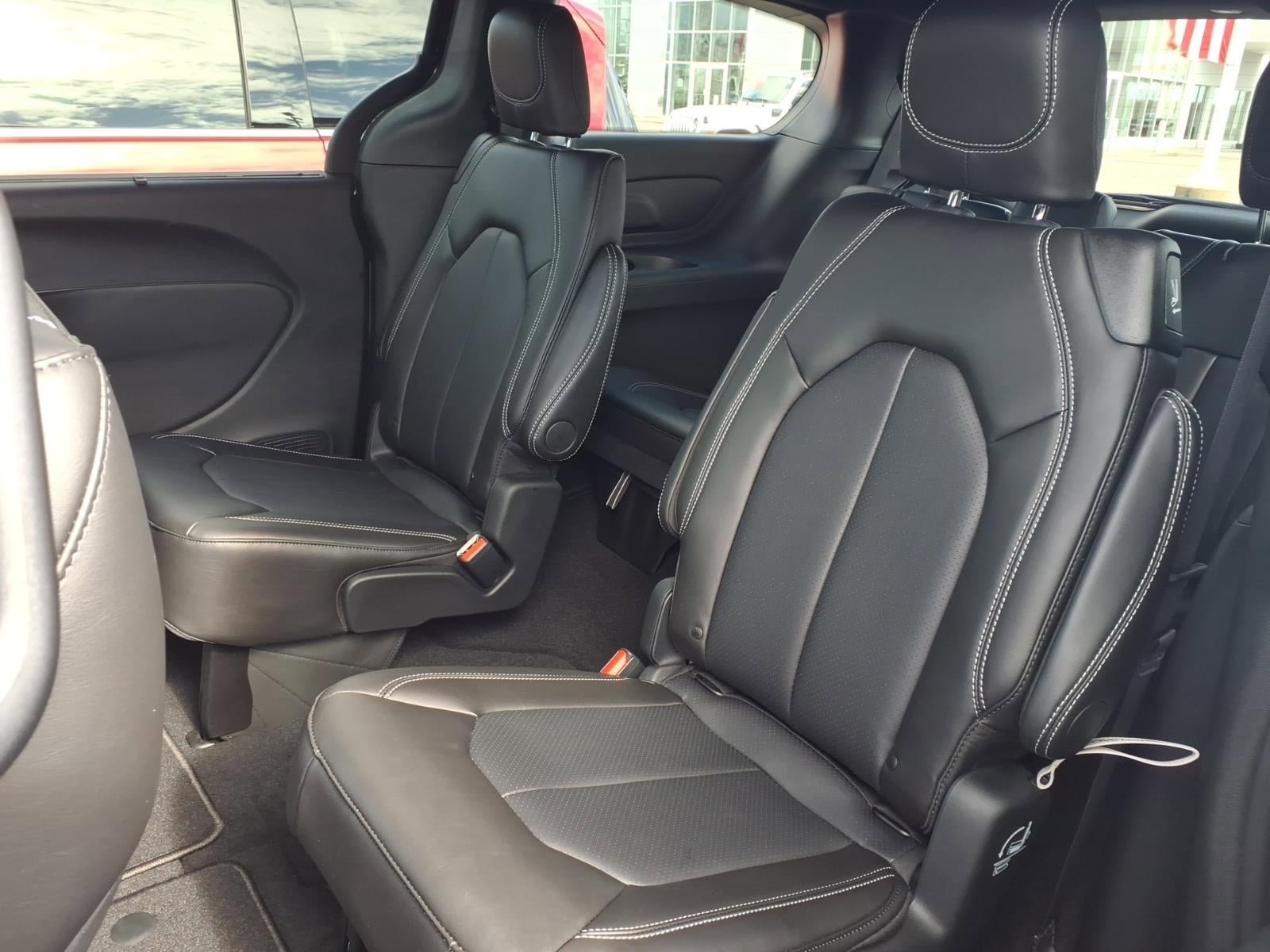 New 2026 Chrysler Pacifica Select image 16