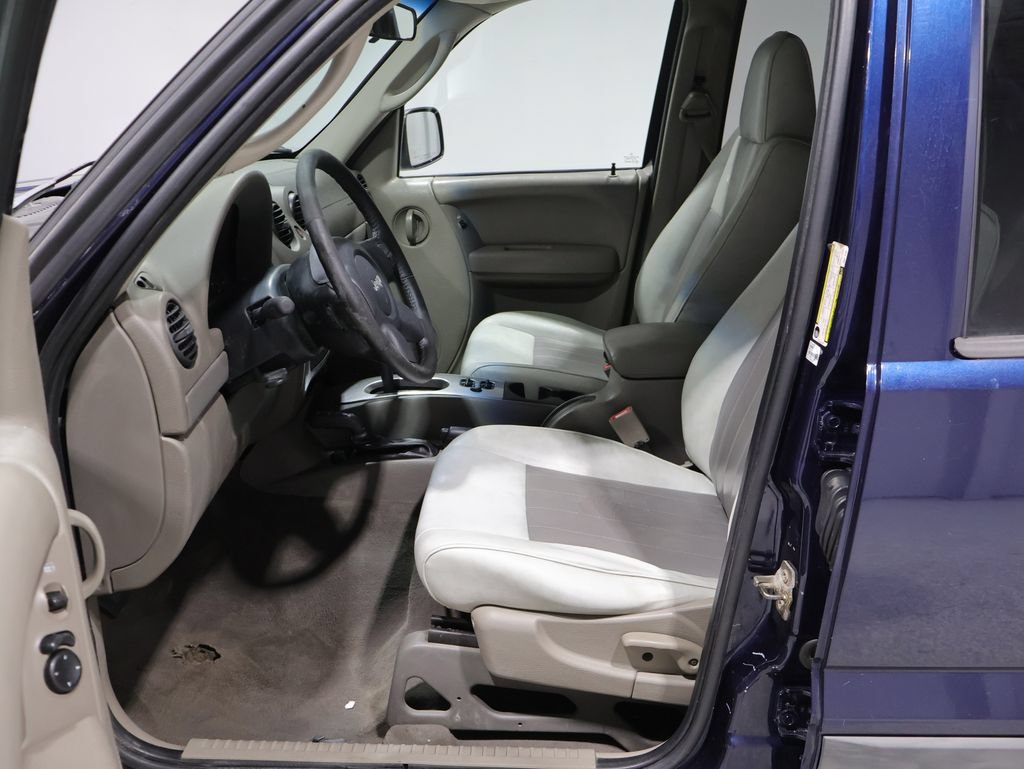 Used 2007 Jeep Liberty Sport AWD/4WD image 9
