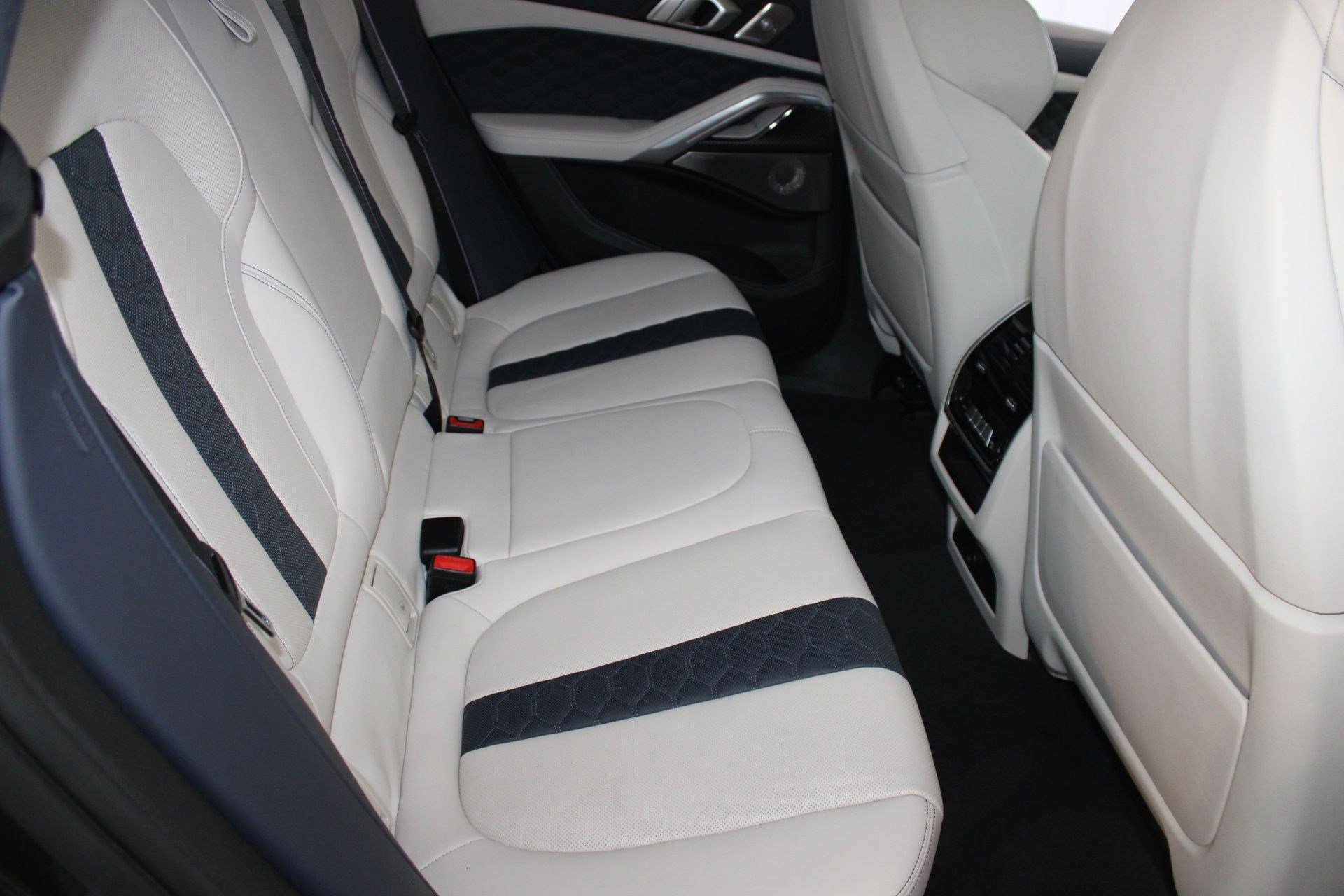 Used 2020 BMW X6 M Competition w/ Executive Package image 30