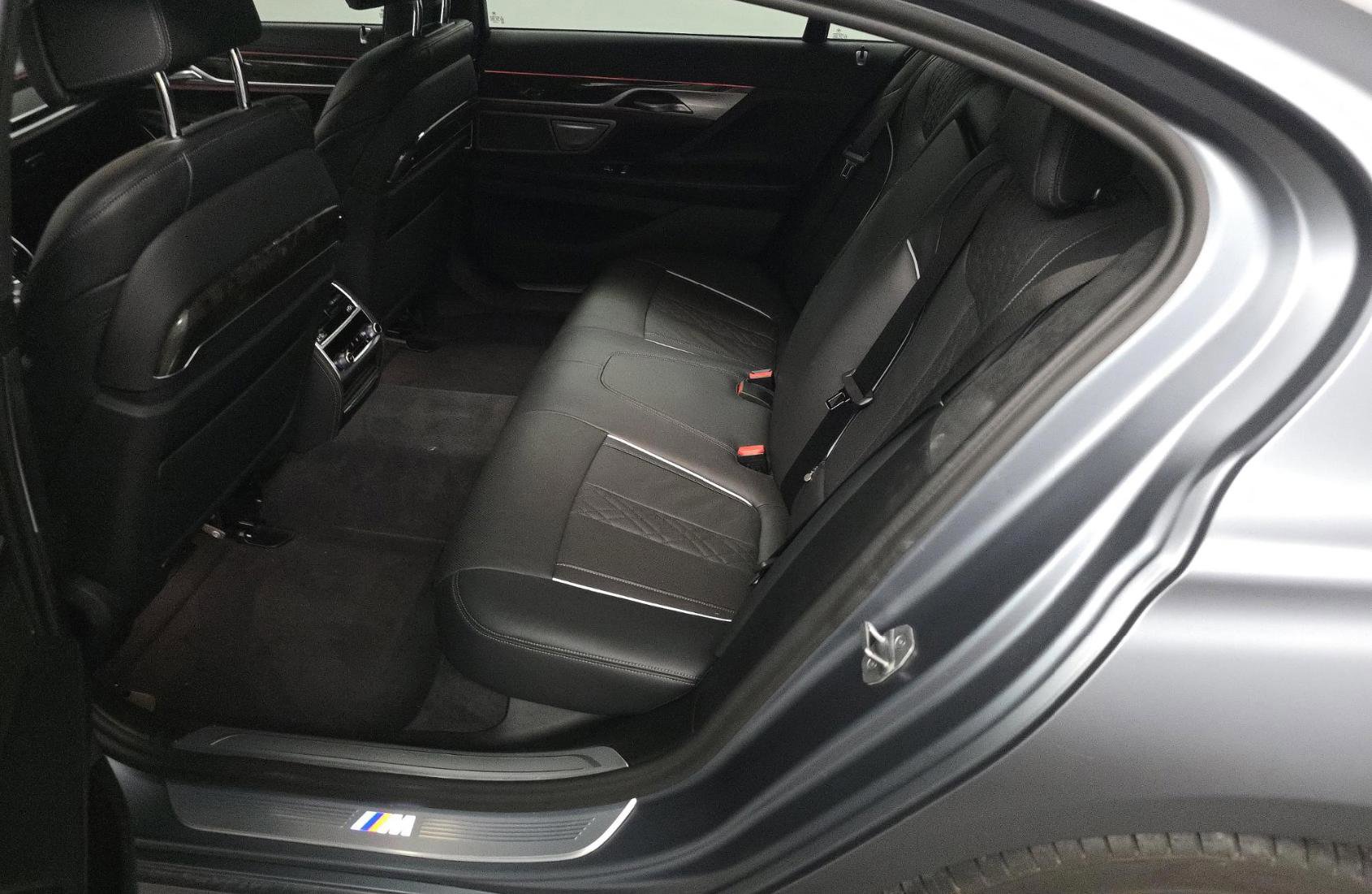 Used 2022 BMW 750i xDrive w/ M Sport Package image 10