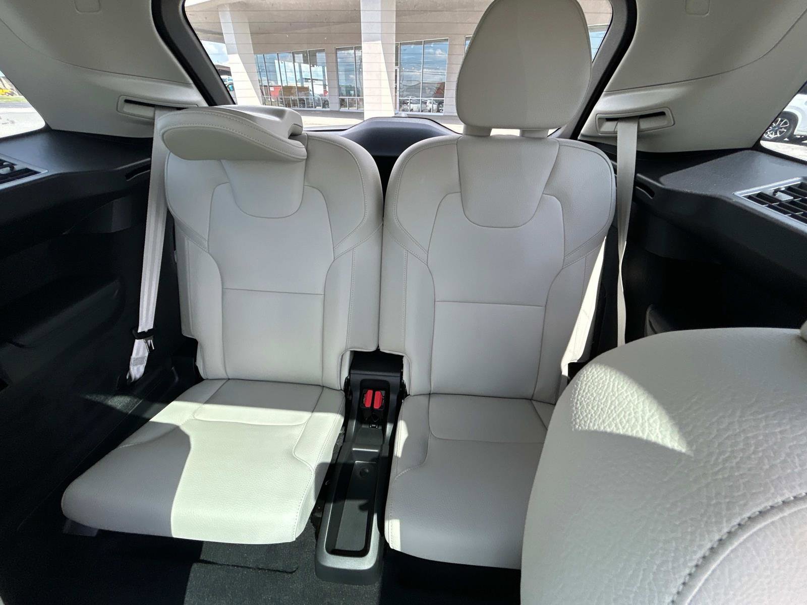 New 2025 Volvo XC90 T8 Plus w/ Protection Package Premier AWD/4WD image 12