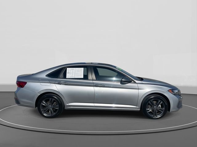 Used 2023 Volkswagen Jetta SE w/ Panoramic Sunroof Package video 2