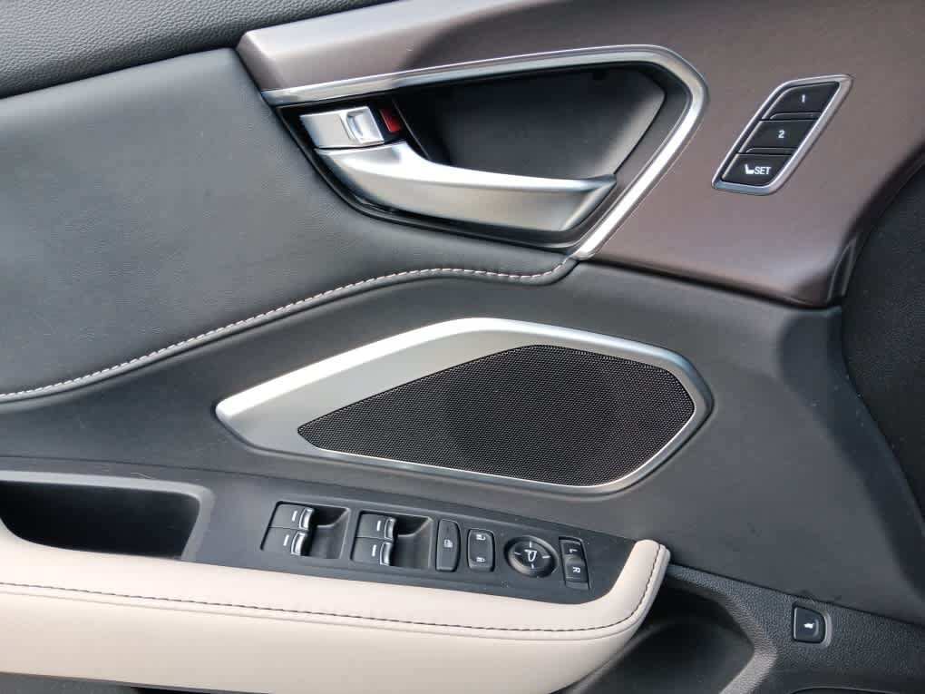 Used 2025 Acura RDX SH-AWD image 30