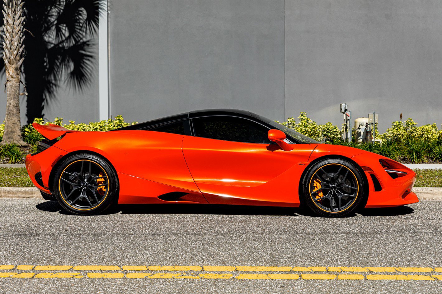 Used 2024 McLaren 750S RWD image 9