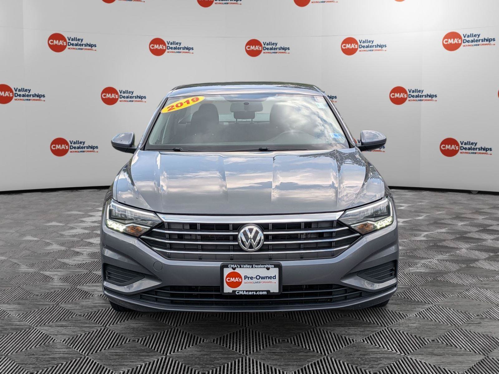 Used 2019 Volkswagen Jetta SE FWD image 2